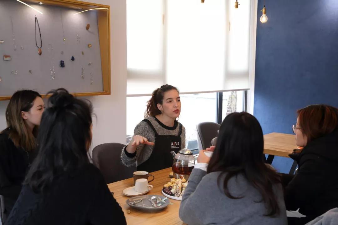 由智利/意大利首飾藝術家Maria Ignacia Walker主持的砂鑄首飾工坊