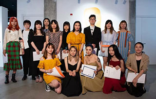 一小時前剛結束的AIVA×Clade 2019 畢業展開幕式實況來了！！