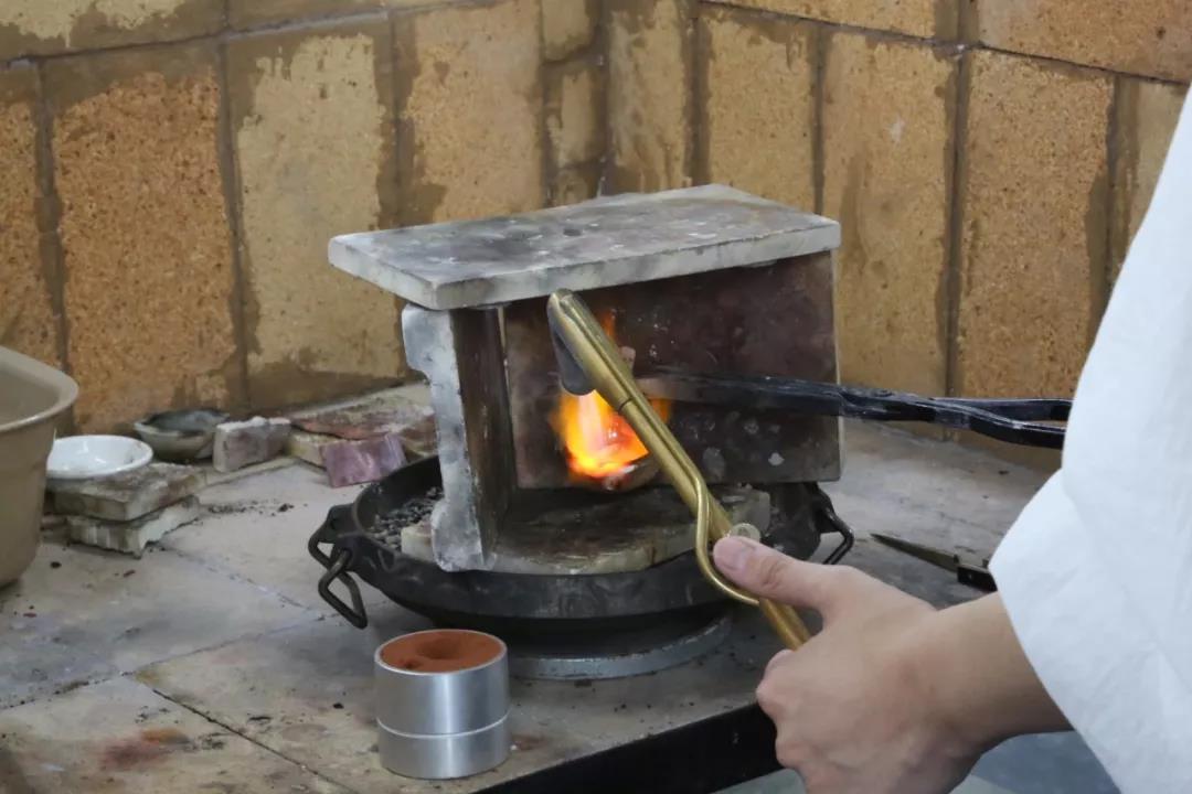 程老師以及砂鑄工坊兩位正式學員