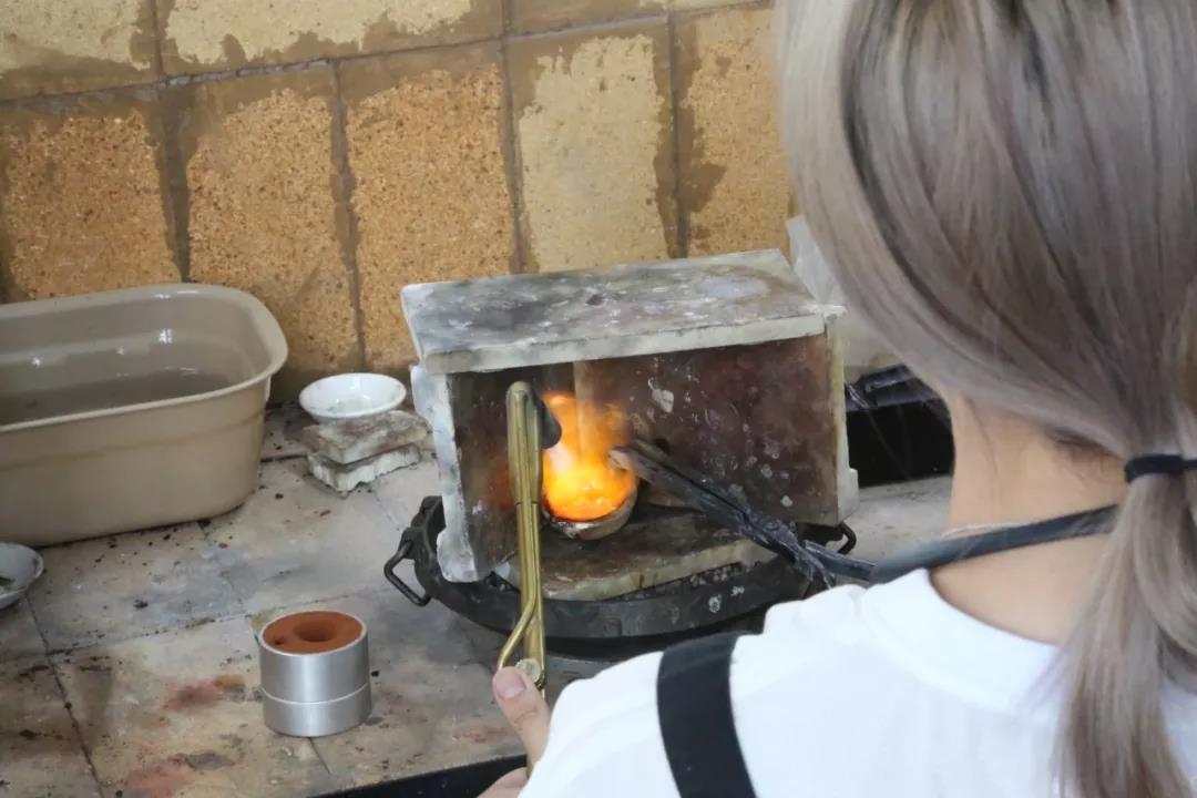 程老師以及砂鑄工坊兩位正式學員