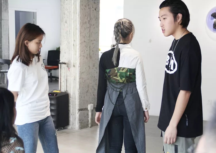 課堂：服裝設(shè)計(jì)通識(shí)課-舊衣改造時(shí)裝Show