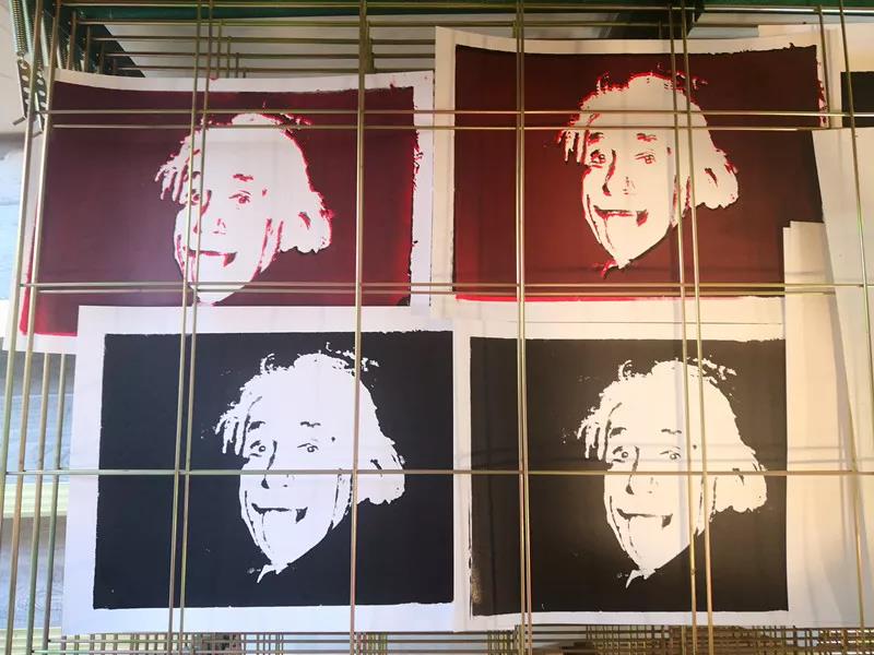 版畫工作室屋頂印畫也同時進行了一場有趣的絲網版畫工坊