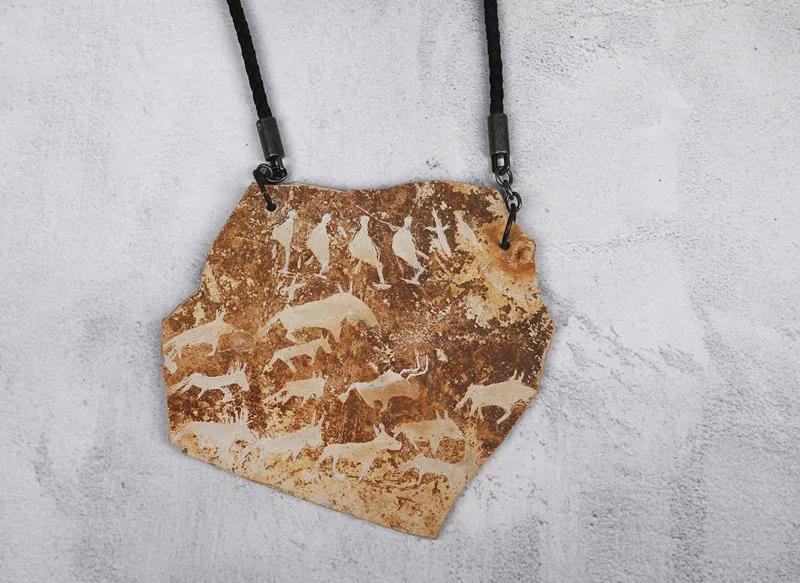 Yiming同學(xué)在預(yù)科期間的作品 《新疆民族首飾》