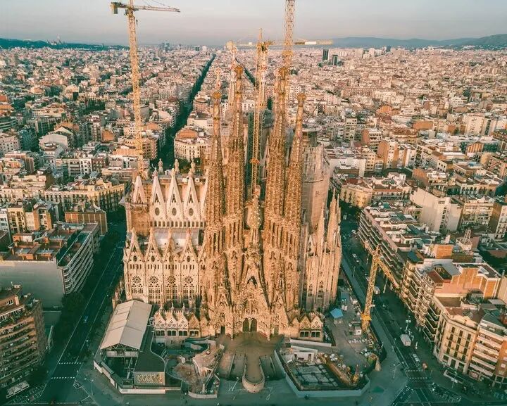 建造一個(gè)多世紀(jì)巴塞隆拿聖家堂料2026年完工迎高第逝世百年